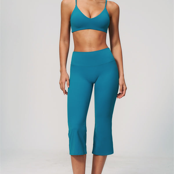 The Zura Sports Bra Capri Leggings 2-Piece Set