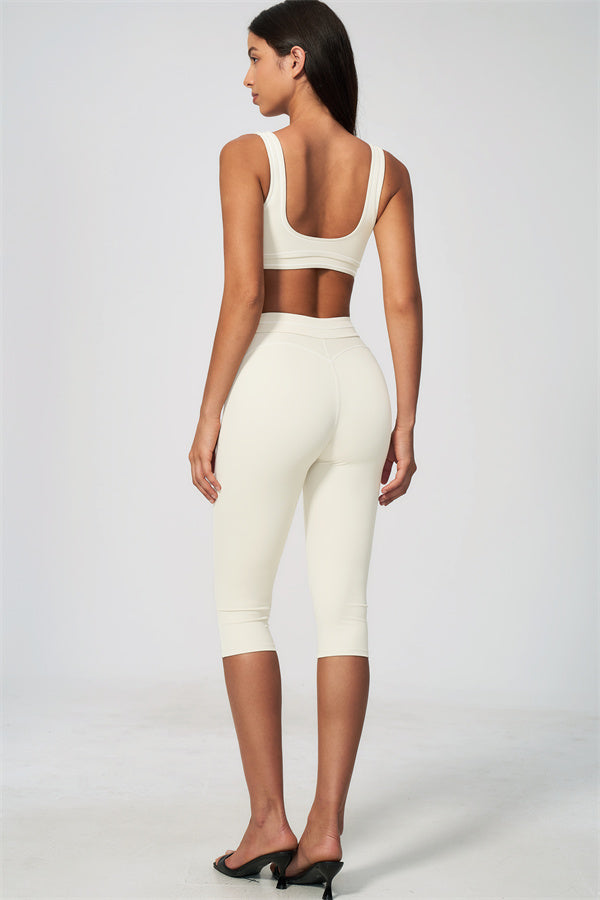 The Amara Sports Bra Capri Leggings 2-Piece Set